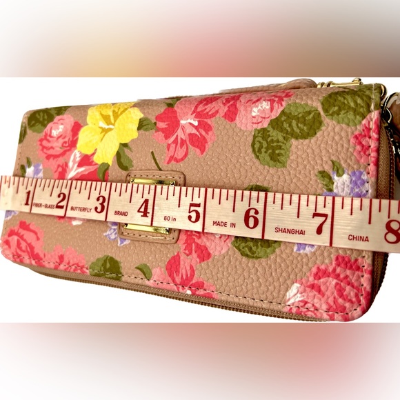 Cute Stone Mountain Leather Wallet, Beige w/Multicolored Flowers, NWT - Picture 4 of 11